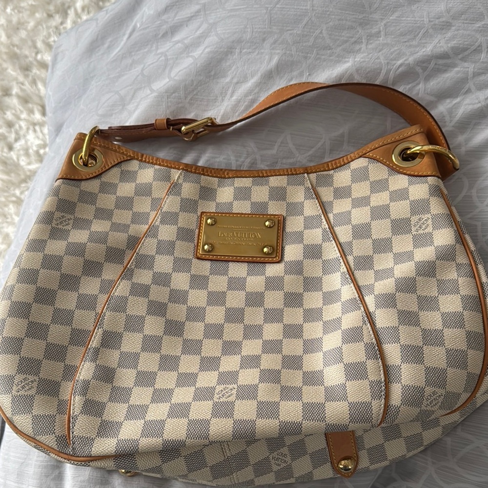 Louis Vuitton Cream and Tan Shoulder Bag with Iconic Design